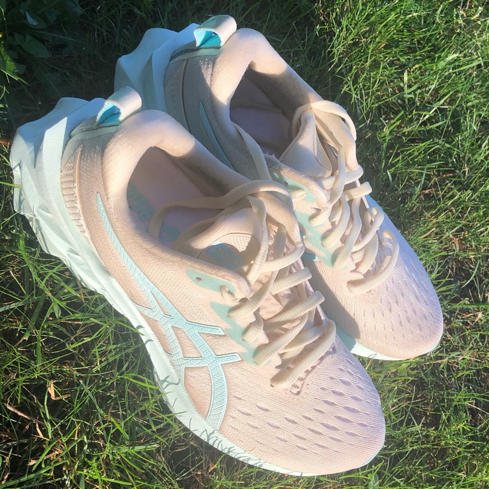 ASICS Novablast 2
